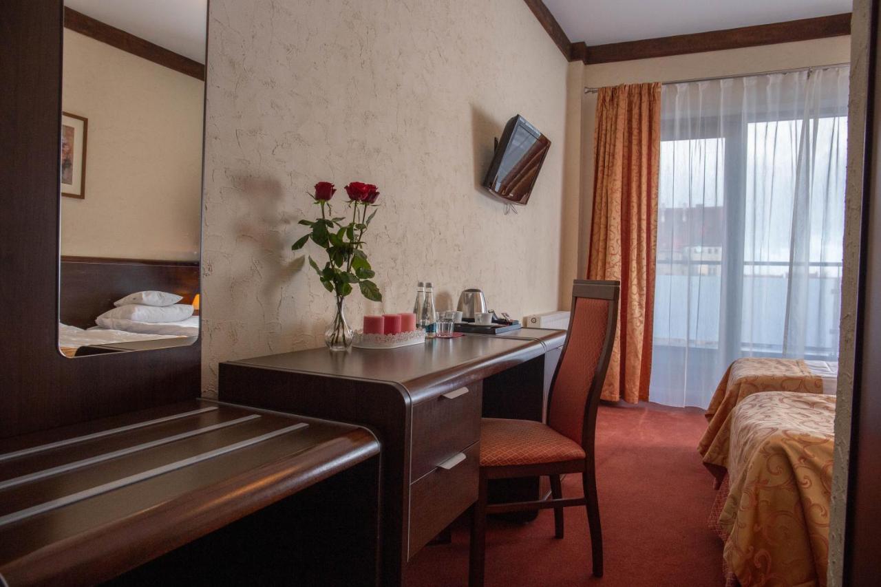 Neptun Hotel Legnica Luaran gambar