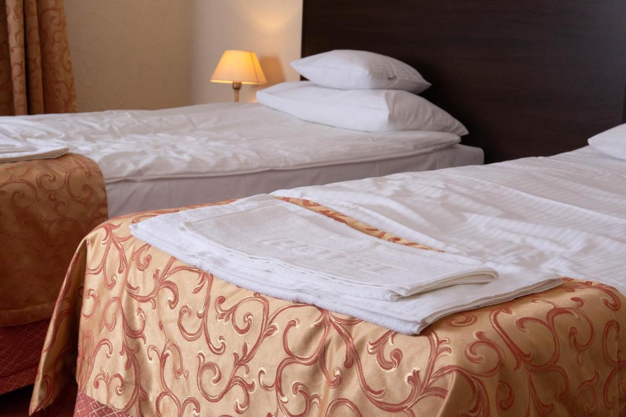 Neptun Hotel Legnica Luaran gambar