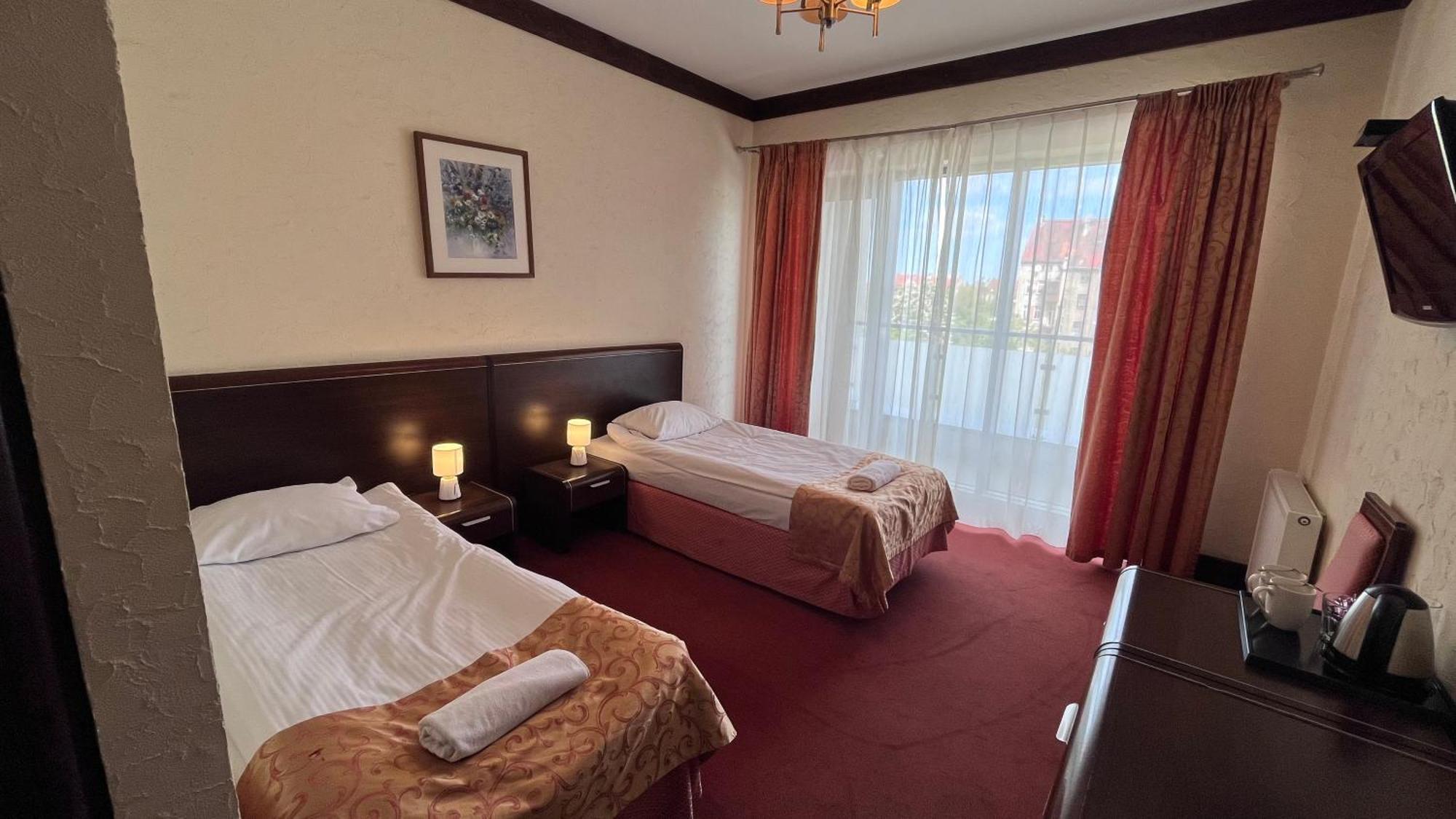 Neptun Hotel Legnica Luaran gambar