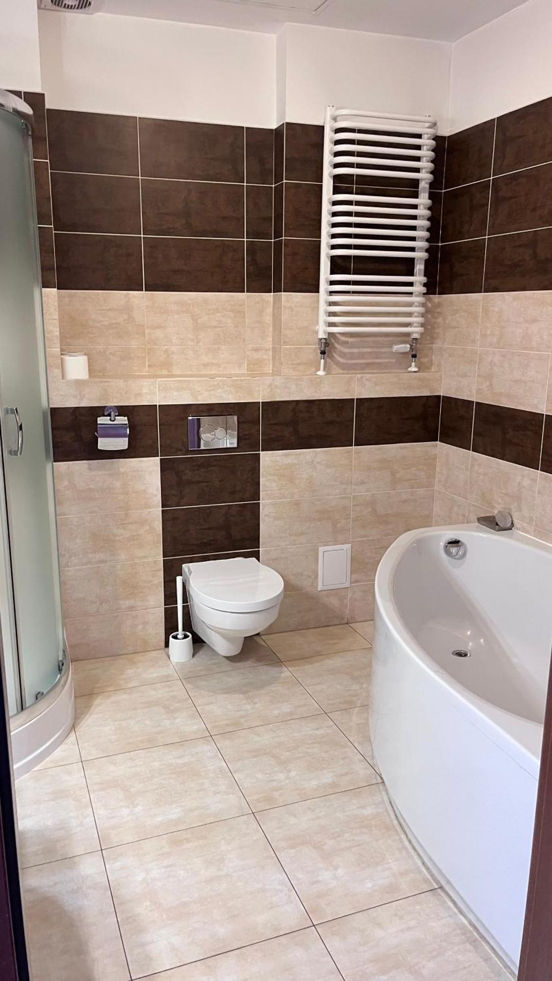 Neptun Hotel Legnica Luaran gambar