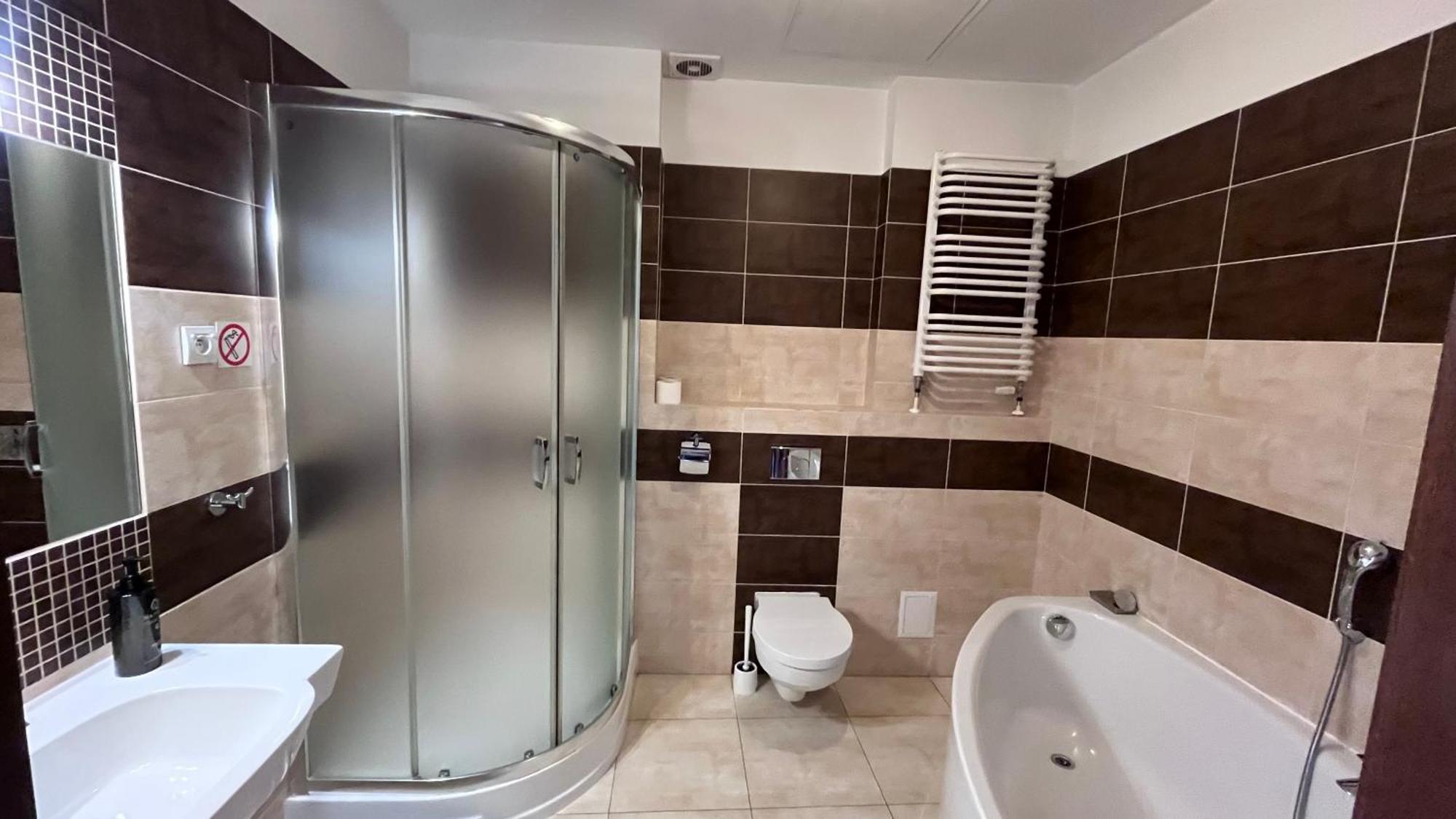 Neptun Hotel Legnica Luaran gambar